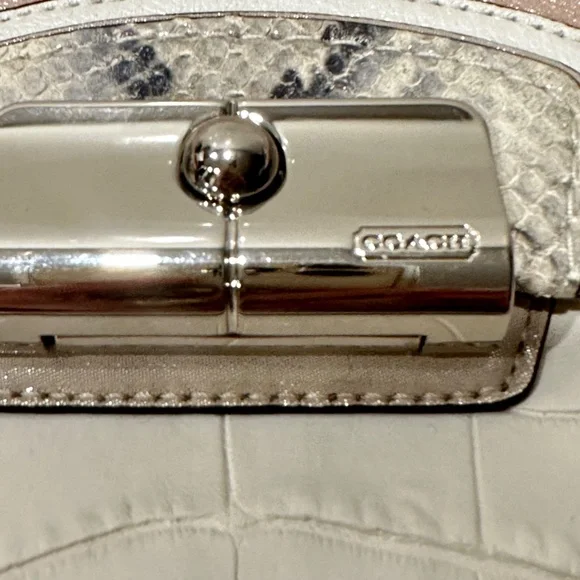 *NWOT* Coach Pink and White Shoulder Bag - Picture 3 of 11